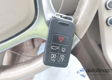 2010 Volvo Xc70 T6 z USA, uszkodzony, nr VIN YV4992BZ9A1080962